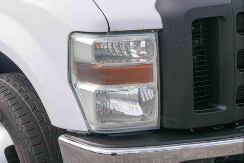 Oxford White Clearcoat 2010 Ford F-350 XL
