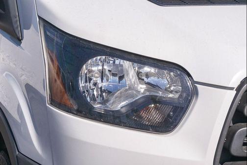 Oxford White 2018 Ford Transit-350 XL