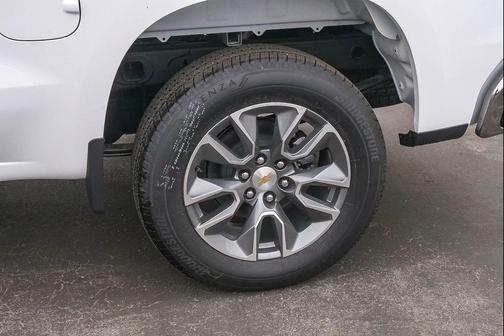 Summit White 2026 Chevrolet Silverado 1500 LT