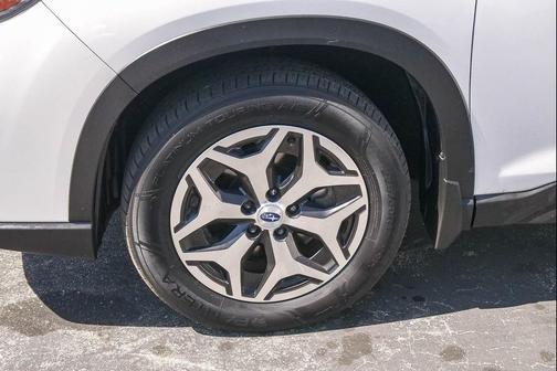 Crystal White Pearl 2021 Subaru Forester Premium