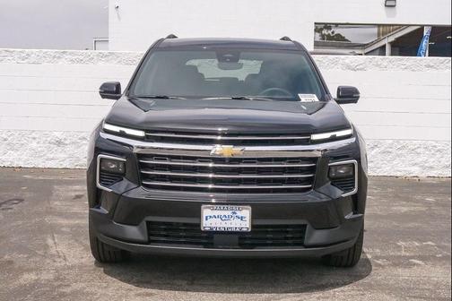 Mosaic Black Metallic 2026 Chevrolet Traverse LT