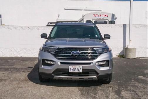 Iconic Silver Metallic 2021 Ford Explorer XLT