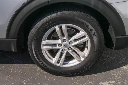 Iconic Silver Metallic 2021 Ford Explorer XLT