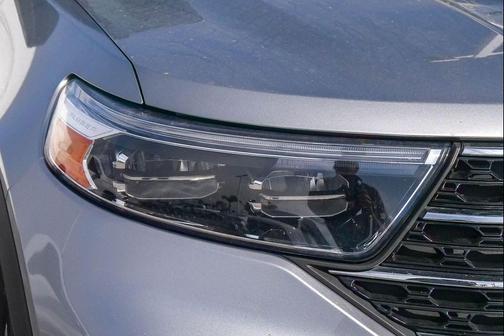 Iconic Silver Metallic 2021 Ford Explorer XLT
