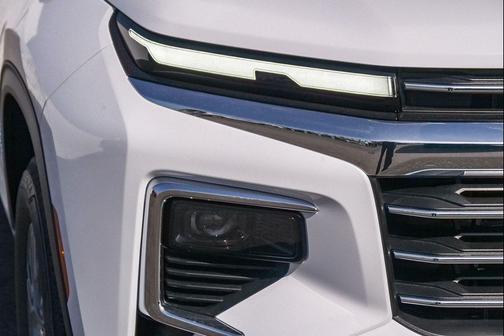 Summit White 2026 Chevrolet Traverse LT