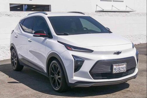 Summit White 2023 Chevrolet Bolt EUV FWD LT