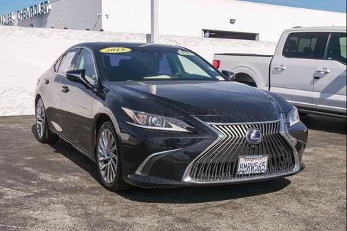 2019 Lexus ES 300h Luxury