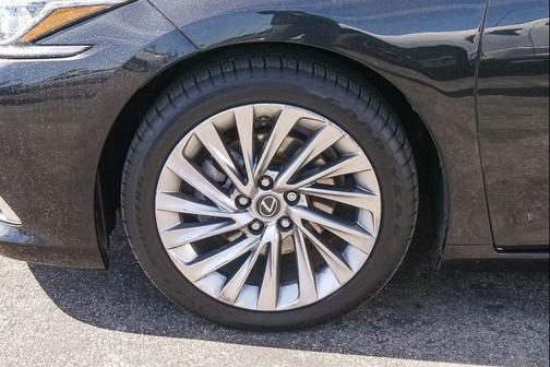 2019 Lexus ES 300h Luxury