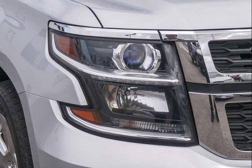Silver Ice Metallic 2016 Chevrolet Suburban LT