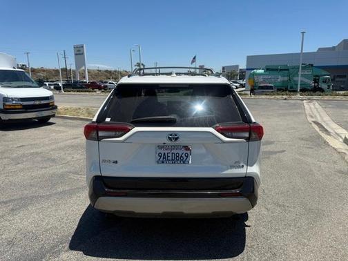 2022 Toyota RAV4 Hybrid SE