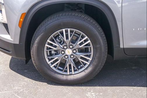 Sterling Gray Metallic 2026 Chevrolet Traverse LT