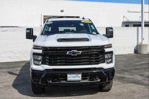 Summit White 2025 Chevrolet Silverado 2500 Custom