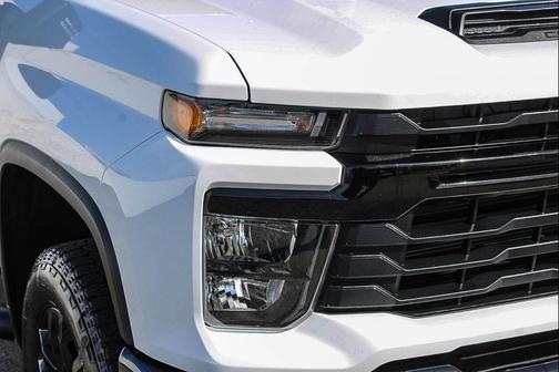 Summit White 2025 Chevrolet Silverado 2500 Custom
