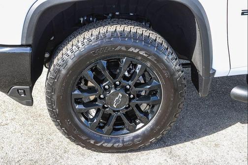 Summit White 2025 Chevrolet Silverado 2500 Custom