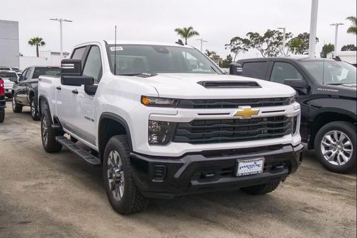Summit White 2026 Chevrolet Silverado 2500 Custom