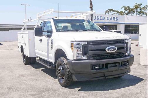 Oxford White 2018 Ford F-350 XL