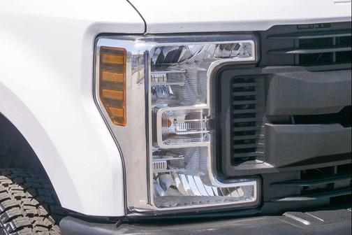 Oxford White 2018 Ford F-350 XL
