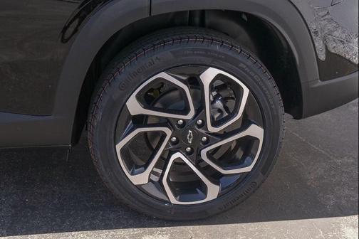 Mosaic Black Metallic 2026 Chevrolet Trax FWD 2RS