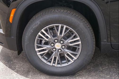 Mosaic Black Metallic 2026 Chevrolet Traverse LT
