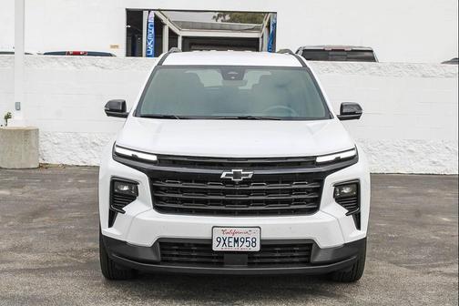 Summit White 2026 Chevrolet Traverse LT