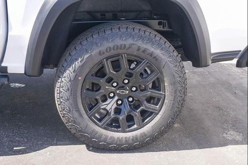 Summit White 2026 Chevrolet Colorado Trail Boss