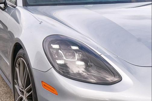 2018 Porsche Panamera 4
