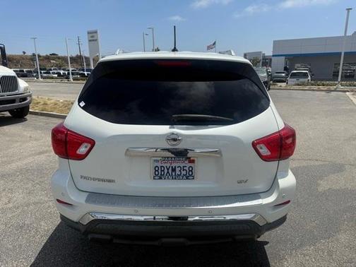 2018 Nissan Pathfinder SV