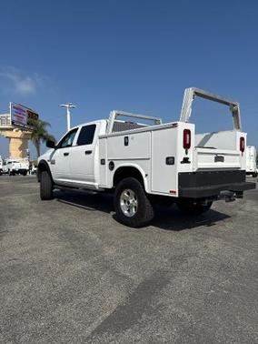 2017 RAM 2500 Tradesman Crew Cab 4x4 6'4' Box