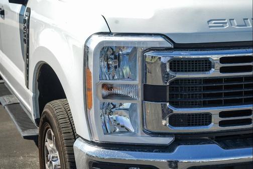 Oxford White 2025 Ford F-250 XLT