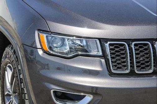 Granite Crystal Metallic Clearcoat 2020 Jeep Grand Cherokee Laredo