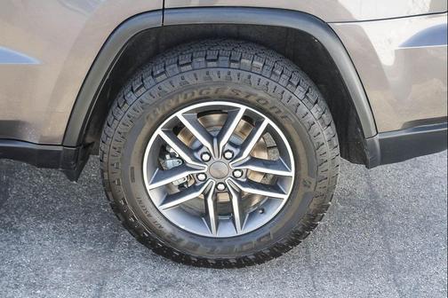 Granite Crystal Metallic Clearcoat 2020 Jeep Grand Cherokee Laredo