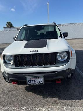 Alpine White 2016 Jeep Renegade Trailhawk