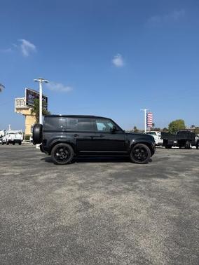 2024 Land Rover Defender 110 P400 X-Dynamic SE