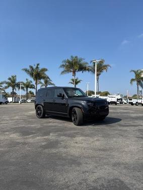 2024 Land Rover Defender 110 P400 X-Dynamic SE