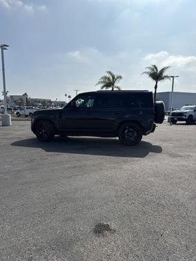 2024 Land Rover Defender 110 P400 X-Dynamic SE