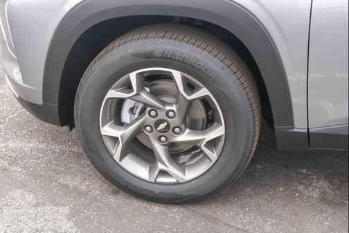 Sterling Gray Metallic 2026 Chevrolet Trax LT