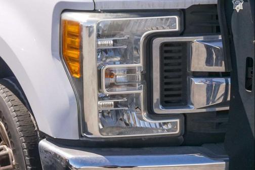 Oxford White 2017 Ford F-350 Lariat
