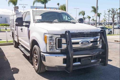 Oxford White 2017 Ford F-350 Lariat