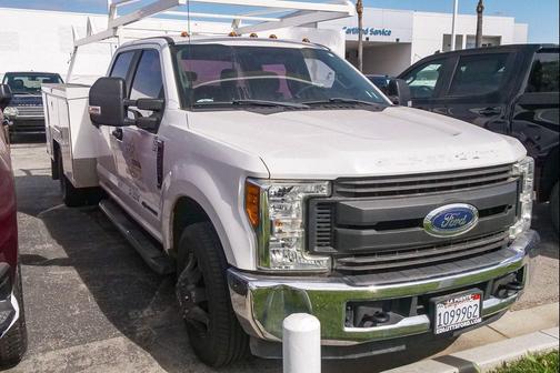 Oxford White 2017 Ford F-350 Lariat