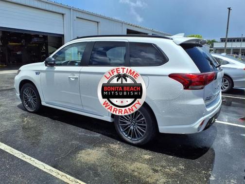 2022 Mitsubishi Outlander PHEV LE