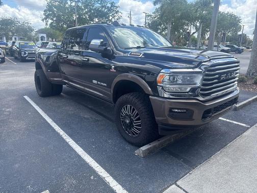 Diamond Black Crystal Pearlcoat 2022 RAM 3500 Longhorn