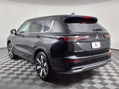 Black Diamond 2025 Mitsubishi Outlander SE 2.5 S-AWC