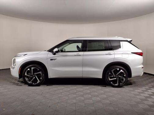 2025 Mitsubishi Outlander PHEV SEL