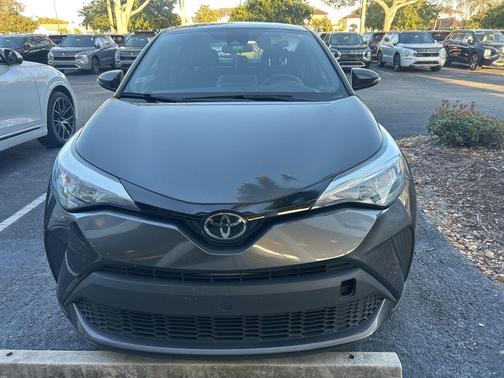 2022 Toyota C-HR XLE