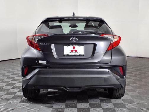 2022 Toyota C-HR XLE