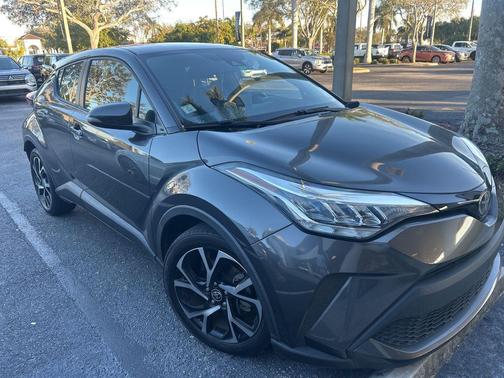 2022 Toyota C-HR XLE