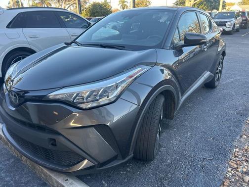 2022 Toyota C-HR XLE