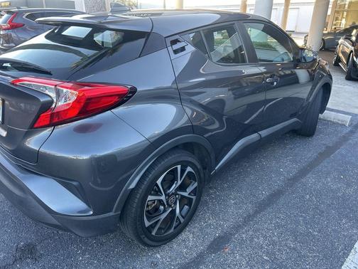 2022 Toyota C-HR XLE