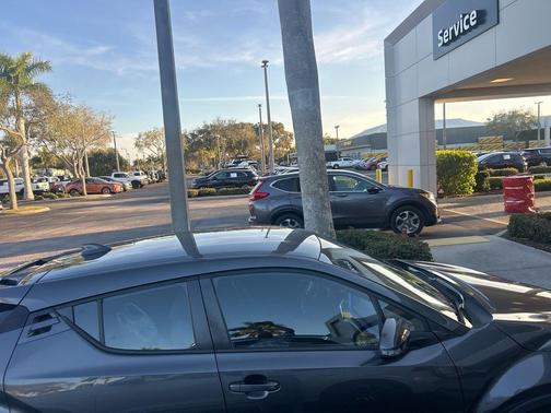 2022 Toyota C-HR XLE