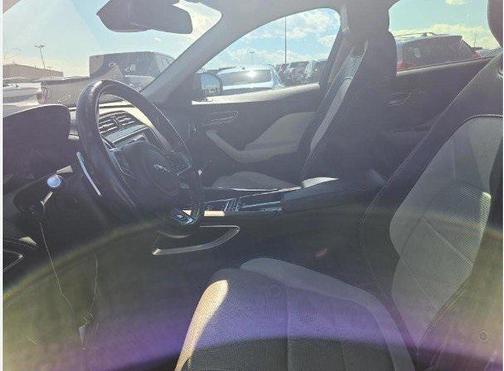 2018 Jaguar F-PACE 30t R-Sport